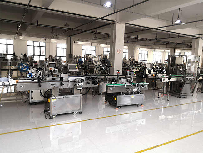 全自動貼標機械設備車間展示