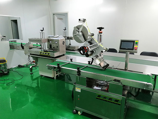 江蘇全自動(dòng)貼標(biāo)簽機(jī)定制廠家設(shè)備案例實(shí)拍