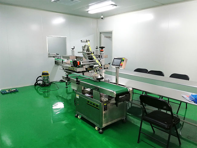 江蘇全自動(dòng)貼標(biāo)簽機(jī)定制廠家設(shè)備案例實(shí)拍